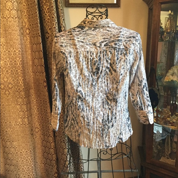 Beautiful long sleeve top by JM collection - Picture 4 of 7